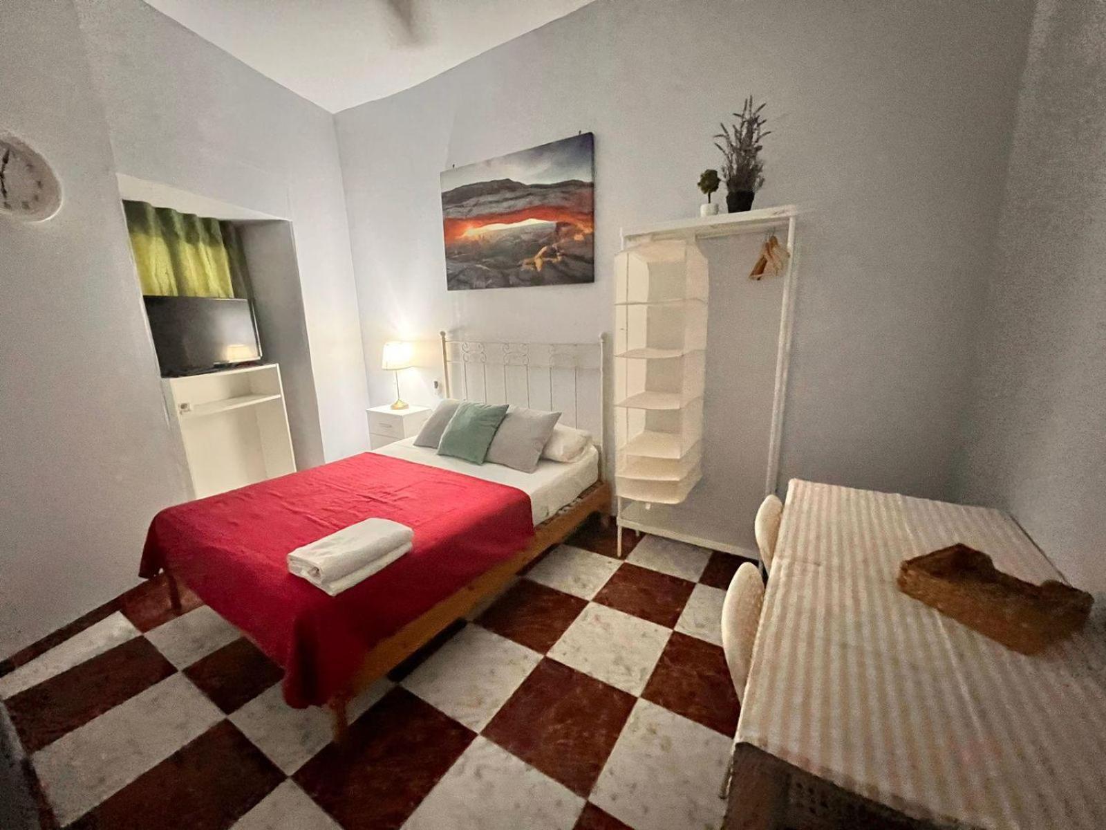 Santa Isabel Low Cost Rooms In Private House Sevilla Kültér fotó