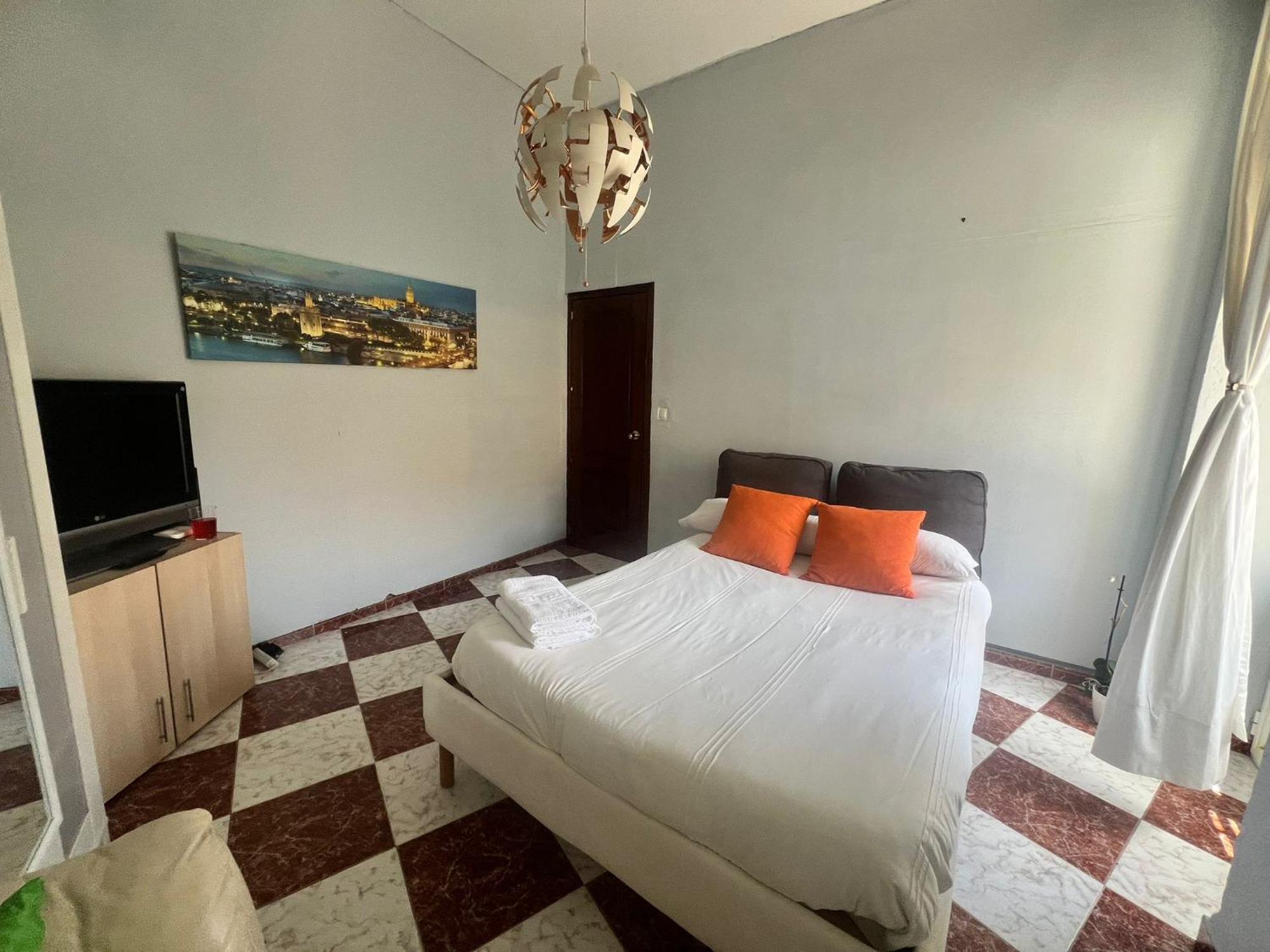 Santa Isabel Low Cost Rooms In Private House Sevilla Kültér fotó